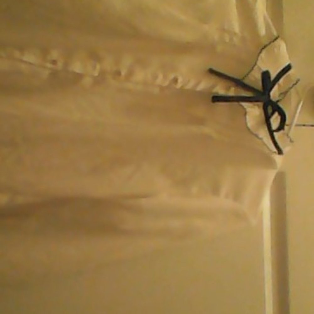blouse - Picture 2 of 3
